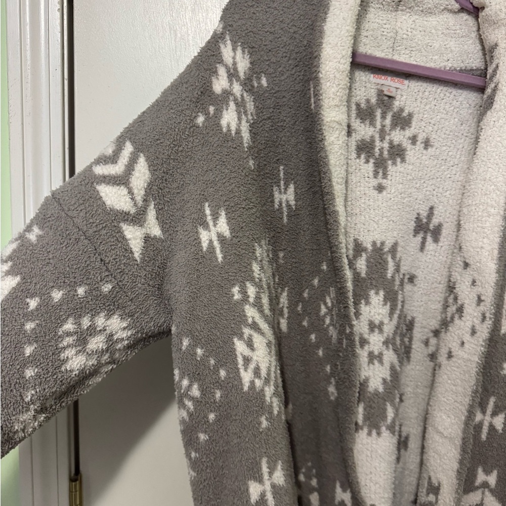 Knox Rose Gray and Cream Textured Cardigan - Picture 2 of 4